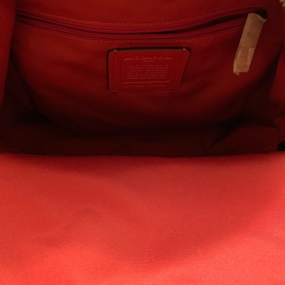 MEDIUM CHARLIE BACKPACK GINGHAM PRINT
RUBY/BLACK - Picture 8 of 8